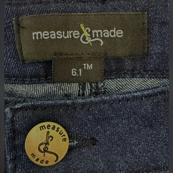 Measure & Made Dark Wash Rolled Crop Mid Rise Jean Size 6 (Fit Logic 1)      NWT - Picture 3 of 6